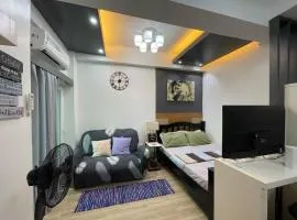 19f w NFLIX & BALCONY NEAR ROB, PGH, ACC USM&SLMC