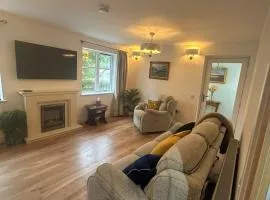 The West Wing - 1Bedroom Annexe with parking
