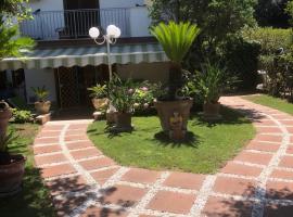 Fregene - Villa Paradise near airport Fiumicino, hotel a Fregene
