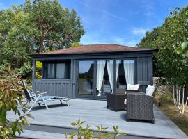 Stylish Cabin in East Sussex near Newhaven ferry, cabin in Newhaven