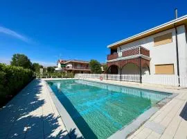 Gorgeous villa for 8 with shared pool