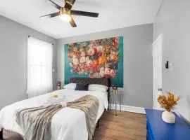 Bright Corner Flat Near Transit And Trails