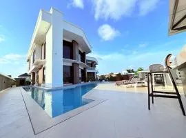 Luxurious 5BR Villa with Private Pool, Lekki Lagos
