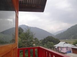 Sangti Valley Ngoedrup Wooden Cottage, cottage in Dirāng