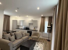 Luxury Sovereign House, hotel in Brighouse