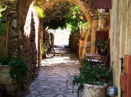 Porfyrousa Traditional Hotel