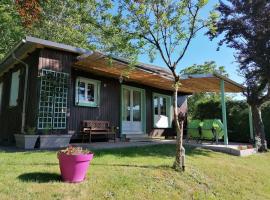 Chalet Vert 10 min walk to Argentat city center, hotel in Argentat