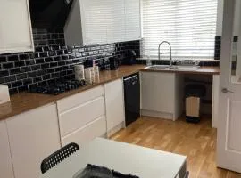 Garland way 2 bed house Sheffield free parking 5 min from m1