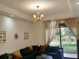 charmant appartement avec grande piscine & terrasse