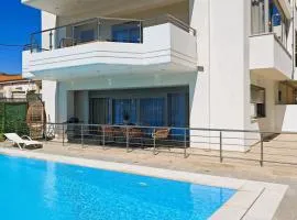Costa Voula Shared Pool & Beach Apartment A2