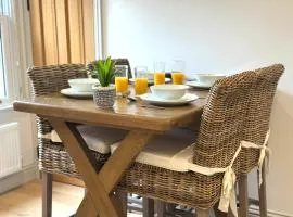 Vine Cottage, 3 Bedroom, Stamford Centre by Belmont Places