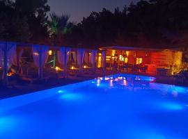 Trees Art Hotel & Suites, hotel v destinaci Ixia