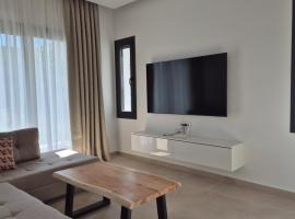 Stylish modern 1 bedrood apartment up to 4 pax, hotel com estacionamento em Skiathos