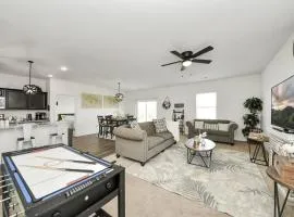 Family-Friendly 4 Bed & 2 Bath Oasis with Fully Equipped Kitchen & Relaxing Vibes