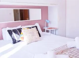 Two bedroom corporate and family stay with parking - Orbitat Accommodations