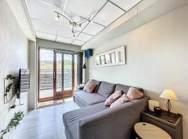 Knus 2-slaapkamer souterrain appartement, direct aan de Middelkerkse zeedijk, hotel en Middelkerke