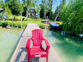 Spacious Lakefront Cottage Just 12 Mins to Hwy401, hotel em Colborne
