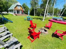 Spacious Lakefront Cottage Just 12 Mins to Hwy401