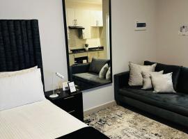 The Fig Studio Apartment-A203, хотел, който приема домашни любимци, в Габороне