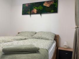Kincses Sziget Apartman, hotel dengan tab panas di Szőce