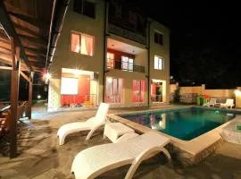 Deluxe Art Maisonettes in Panoramic Roof Complex