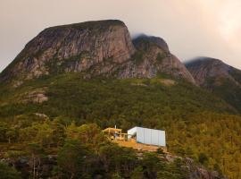 Speilhus med badestamp - en unik naturopplevelse, hotel di Solem