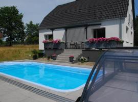 Leśnicz&oacute;wka Lawenda, hotell med pool i Torzym