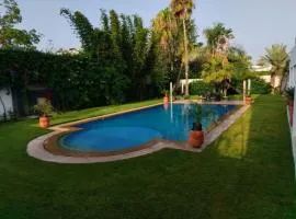 Luxury Villa with pool 6 min to Football Stadium CAF