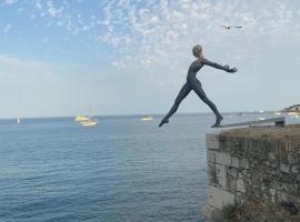 Séjour face au Vieil Antibes avec parking, khách sạn ở Antibes