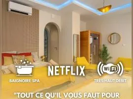Love Room Strasbourg - Jacuzzi & Sauna - Yellow