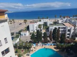 Appartement 2 chbres Piscine Renove Veranda Gde Terasse Vue panoramique Au bord de mer Sur corniche de Tanger A proximité de la plage