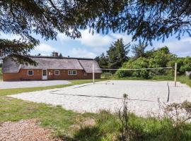 Awesome Home In Ulfborg With Kitchen, hotel a Ulfborg