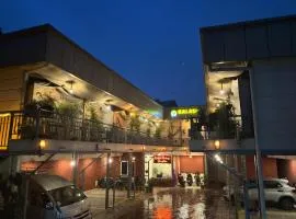 Kalash Parkaze And Tent Inn