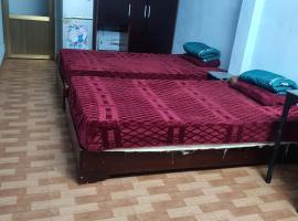 Nha Xanh Ha Long Homestay, δωμάτιο σε οικογενειακή κατοικία σε Ha Long