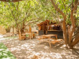 Mahue Rooms and Camping, hotel i Puerto Escondido