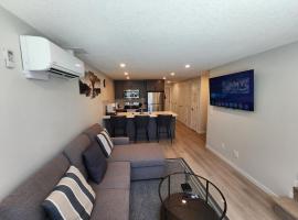 Calgary में, होटल Cozy & Stylish AC Suite Near YYC Airport