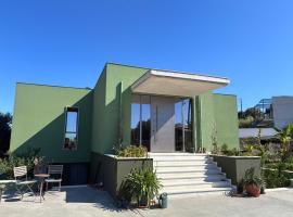 FinIQ Boutiq Studios，位于Foiníki的旅馆