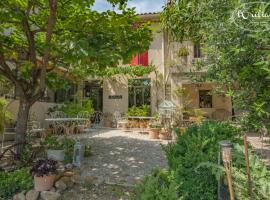 CHAMBRES D'HÔTES L'Oréliane en Provence Adults Only, hotel in Châteauneuf-de-Gadagne