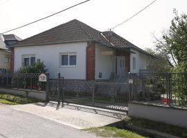 Total Relax Apartmanház, hotel in Bogács