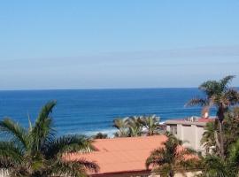 Topanga Holiday Home: Uvongo Beach şehrinde bir tatil evi