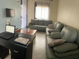 Stylish cozy stay Kyanja, hotel v destinaci Kampala