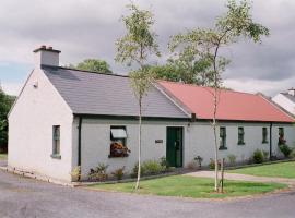 Lough Lannagh Self Catering Cottages, hotel with pools in Castlebar