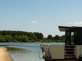Holiday Houseboats, boat in Lith