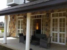 Hide Out Hills Bungalow