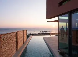 Casa Tarrha- Beachfront Villa with Heated Pool