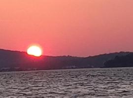 Kamaleswari ellam, hotel en Nikawatawana