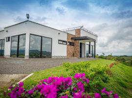 La casa del ciclista, hotel v destinaci Cartago