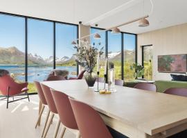 NEW - Seafront Luxury Villa near Henningsvær, hotel di Kleppstad