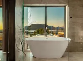 NEW - Seafront Luxury Villa near Henningsvær