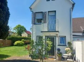 Ferienhaus "Schmale Gisela" bis zu 6 Personen mit Garten und Parkplätzen